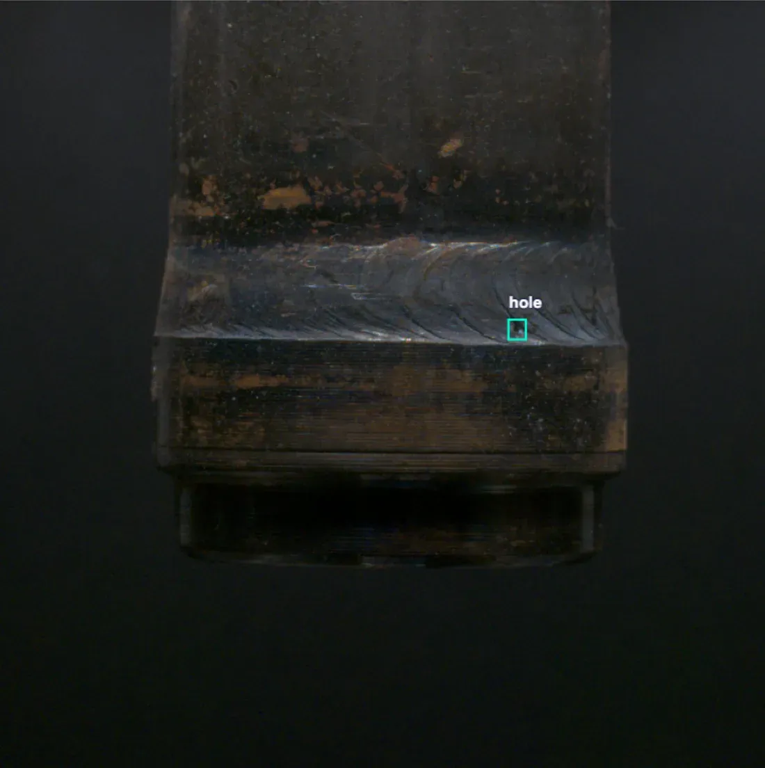 Weld cap with a surface-breaking gas pore marked